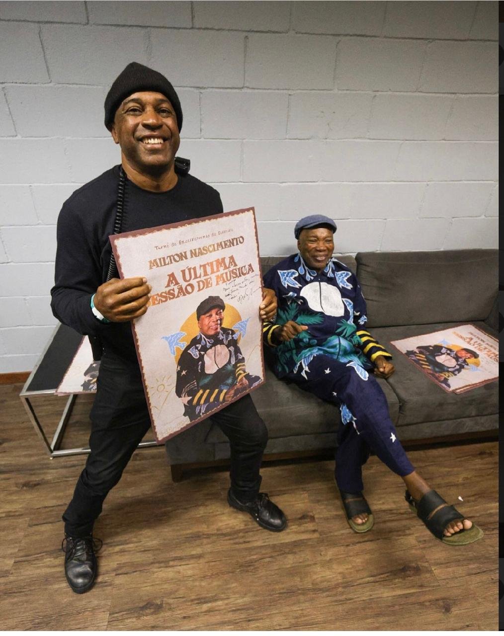 França recebe poster assino por Milton